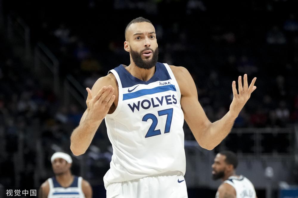 中场球员必 中场球员必