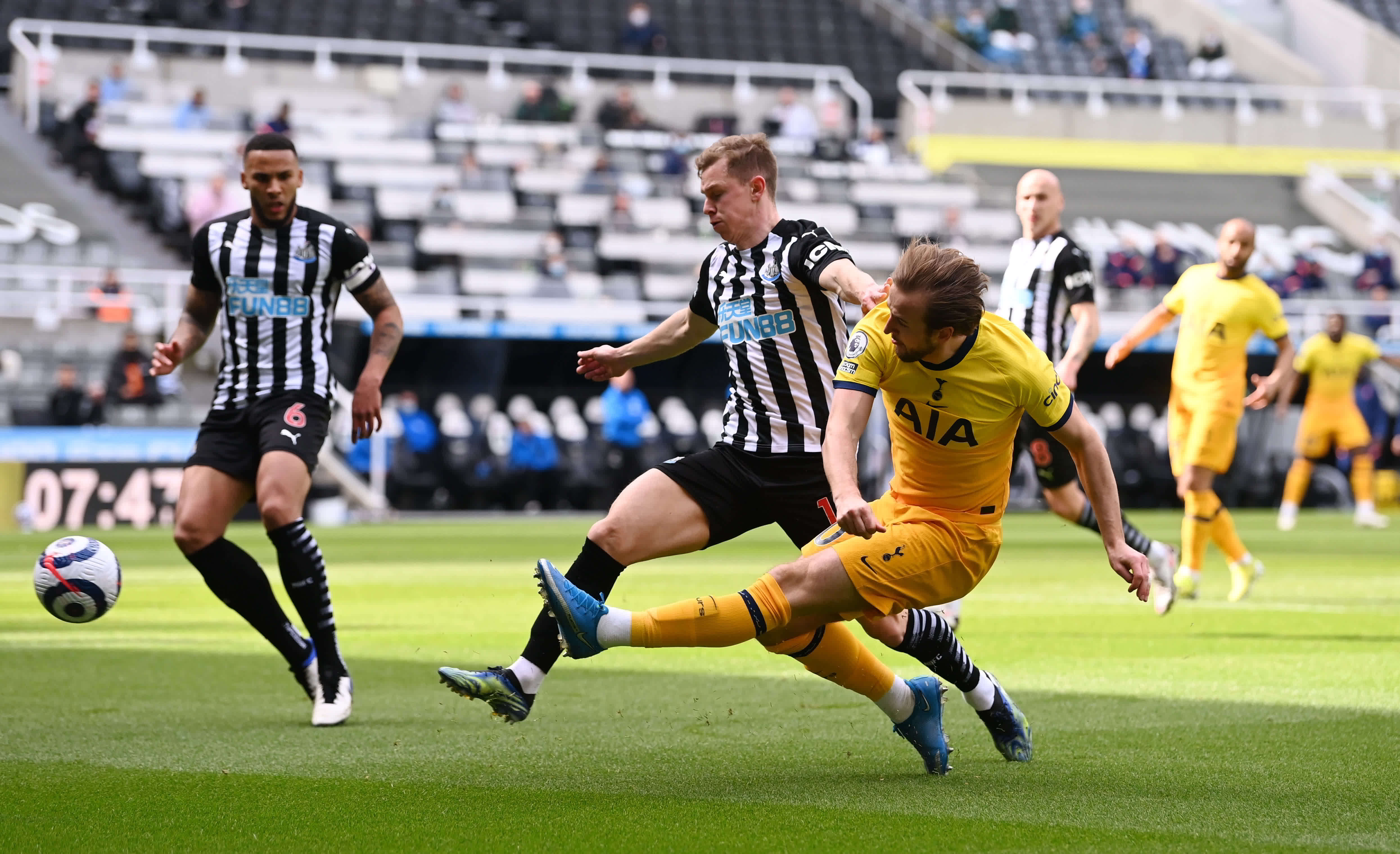 他不仅肩负 他不仅肩负